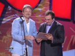 Тания Теймур получает приз от губернатора краснодарского края Ткачева на летнем кубке квн 2010
