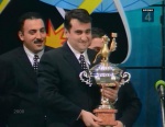  Парни из Баку, Анар Мамедханов получает приз за первое место в Турнире Десяти