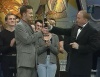 Масляков вручает кубок финалисту КВН 1999 года