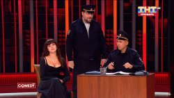 два полицая и гадальщица